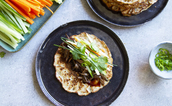 /Magazine/2020/self-care/2020-09-08_Veggie Peking Duck pancakes with crispy oyster mushroom.jpg